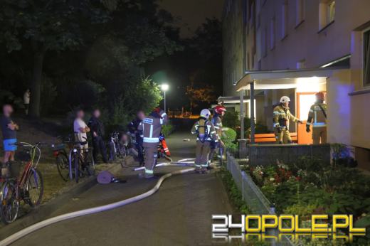 Nocny pożar na ulicy Dambonia. Interweniowały cztery zastępy straży
