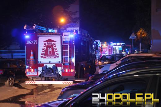 Nocny pożar na ulicy Dambonia. Interweniowały cztery zastępy straży