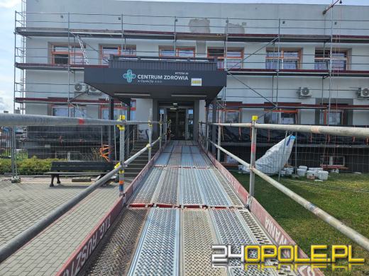 Tymczasowe zmiany przy wejściu głównym do Uniwersyteckiego Szpitala w Opolu 