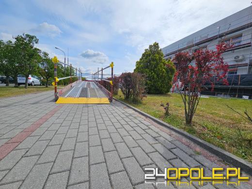 Tymczasowe zmiany przy wejściu głównym do Uniwersyteckiego Szpitala w Opolu 