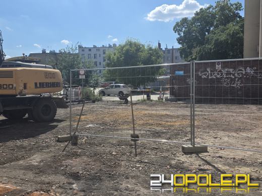 Przy Ozimskiej prace wrą. Ten plac długo czekał na uporządkowanie