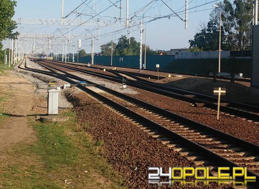 Śmiertelne potrącenie na torach pod Opolem. Pociągi mają opóźnienia