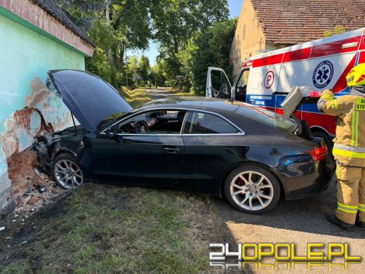 Pijany 22-latek wjechał audi w budynek. Podał policjantom fałszywe dane