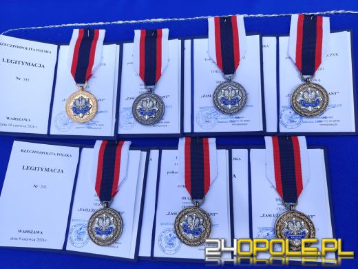 Wojewódzkie obchody Święta Policji w Krapkowicach. Komenda otrzymała sztandar