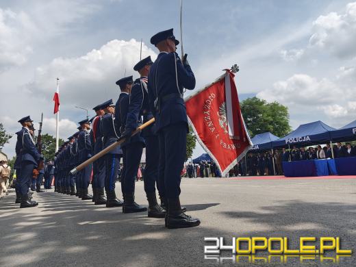 Wojewódzkie obchody Święta Policji w Krapkowicach. Komenda otrzymała sztandar