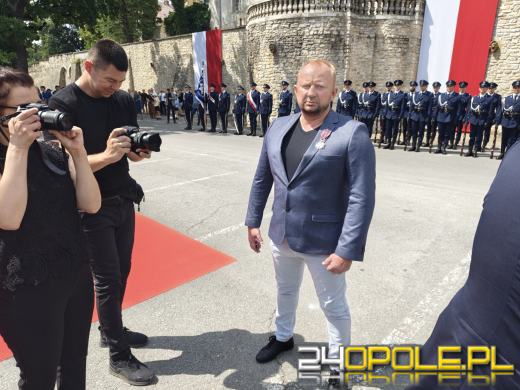 Wojewódzkie obchody Święta Policji w Krapkowicach. Komenda otrzymała sztandar