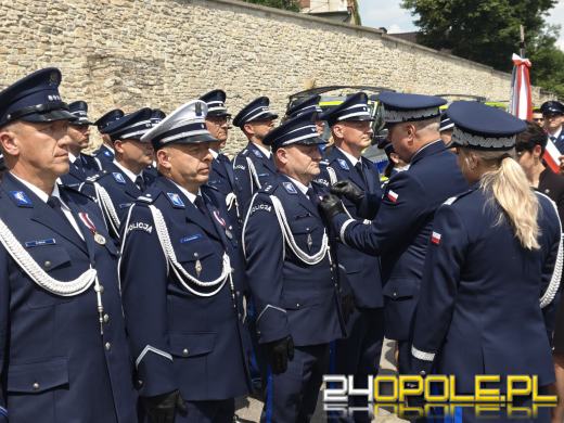 Wojewódzkie obchody Święta Policji w Krapkowicach. Komenda otrzymała sztandar