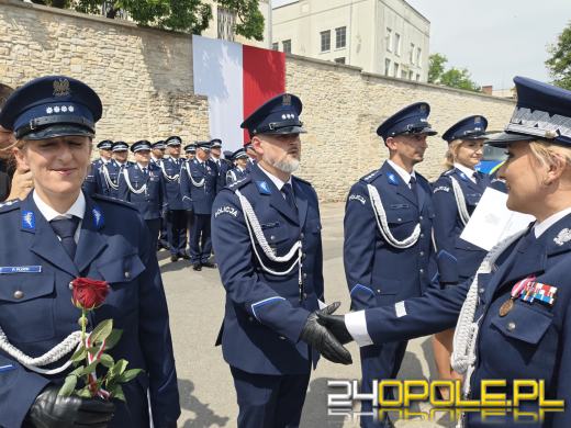 Wojewódzkie obchody Święta Policji w Krapkowicach. Komenda otrzymała sztandar