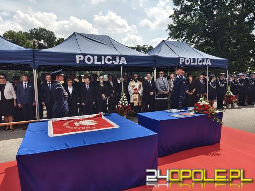 Wojewódzkie obchody Święta Policji w Krapkowicach. Komenda otrzymała sztandar