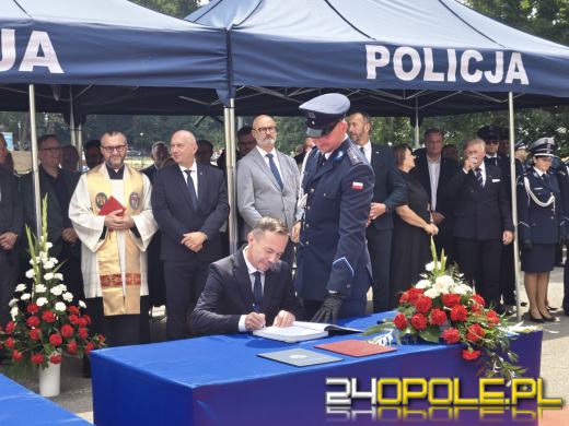 Wojewódzkie obchody Święta Policji w Krapkowicach. Komenda otrzymała sztandar