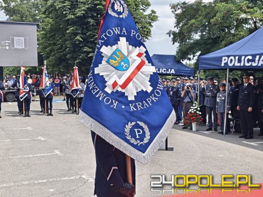 Wojewódzkie obchody Święta Policji w Krapkowicach. Komenda otrzymała sztandar