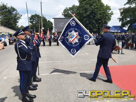 Wojewódzkie obchody Święta Policji w Krapkowicach. Komenda otrzymała sztandar