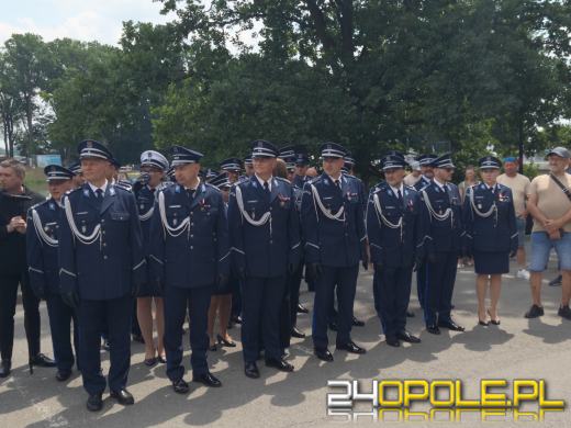 Wojewódzkie obchody Święta Policji w Krapkowicach. Komenda otrzymała sztandar