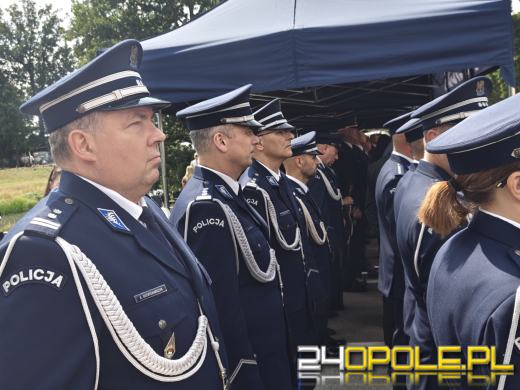 Wojewódzkie obchody Święta Policji w Krapkowicach. Komenda otrzymała sztandar
