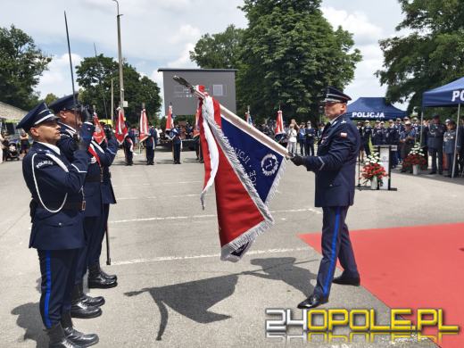 Wojewódzkie obchody Święta Policji w Krapkowicach. Komenda otrzymała sztandar