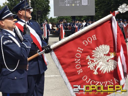 Wojewódzkie obchody Święta Policji w Krapkowicach. Komenda otrzymała sztandar
