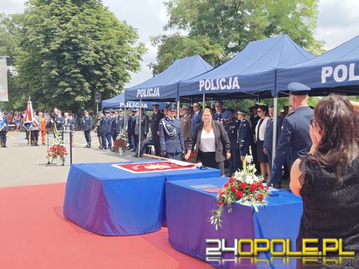 Wojewódzkie obchody Święta Policji w Krapkowicach. Komenda otrzymała sztandar