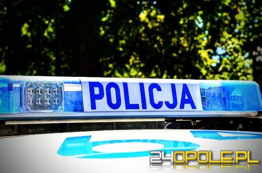 Płaczące niemowlę samo w zamkniętym samochodzie - zareagowała zaniepokojona mieszkanka