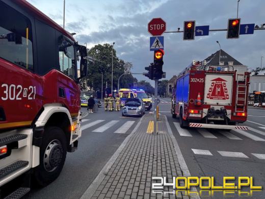 Zderzenie skutera z Toyotą w centrum Opola. Jedna osoba poszkodowana