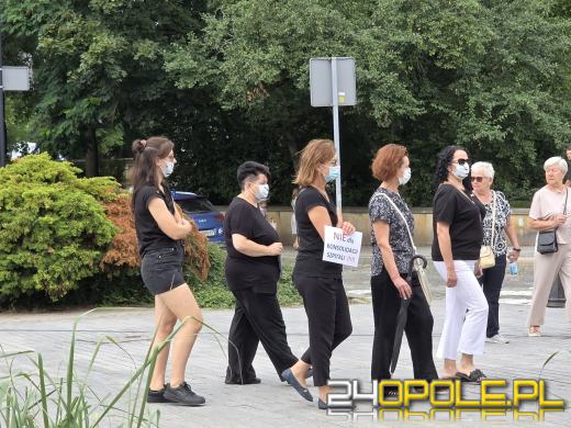 Pracownicy trzech szpitali milcząco zaprotestowali przeciw konsolidacji