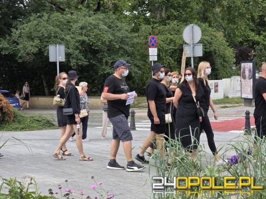 Pracownicy trzech szpitali milcząco zaprotestowali przeciw konsolidacji