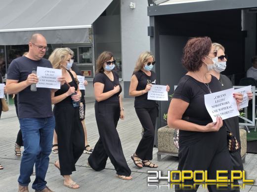 Pracownicy trzech szpitali milcząco zaprotestowali przeciw konsolidacji