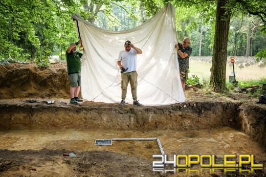 Trwają badania w Łambinowicach. Odnaleziono groby polskich żołnierzy