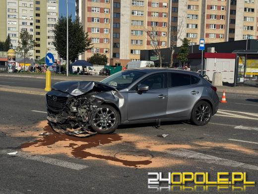 Wypadek na ulicy Niemodlińskiej w Opolu. Dwie osoby w szpitalu