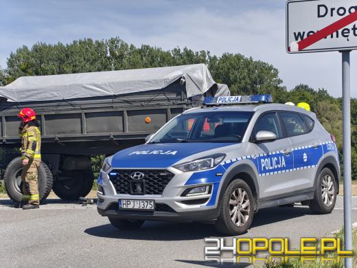 Wypadek na DW 414 w Chrzelicach. Droga jest zablokowana