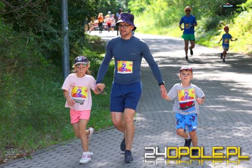 Wakacyjny vibe na Bolko. Biegacze ruszyli z plażowymi dodatkami