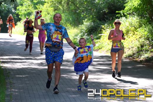 Wakacyjny vibe na Bolko. Biegacze ruszyli z plażowymi dodatkami