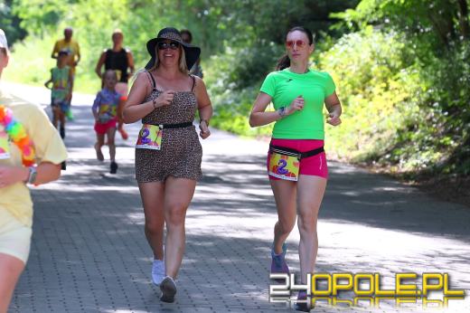 Wakacyjny vibe na Bolko. Biegacze ruszyli z plażowymi dodatkami