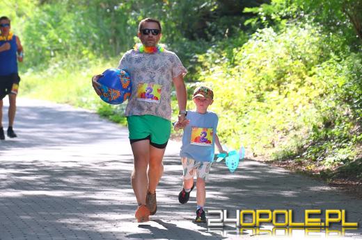 Wakacyjny vibe na Bolko. Biegacze ruszyli z plażowymi dodatkami