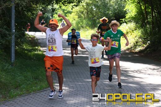 Wakacyjny vibe na Bolko. Biegacze ruszyli z plażowymi dodatkami