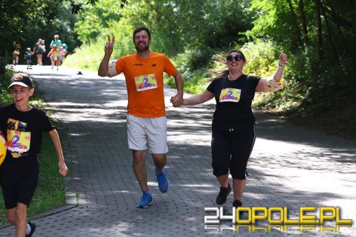 Wakacyjny vibe na Bolko. Biegacze ruszyli z plażowymi dodatkami