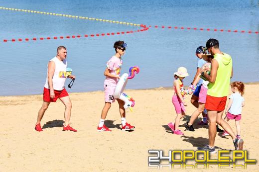 Wakacyjny vibe na Bolko. Biegacze ruszyli z plażowymi dodatkami