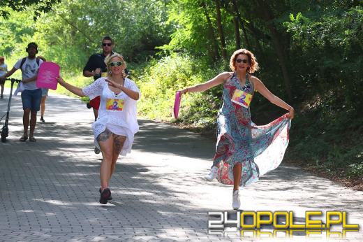Wakacyjny vibe na Bolko. Biegacze ruszyli z plażowymi dodatkami