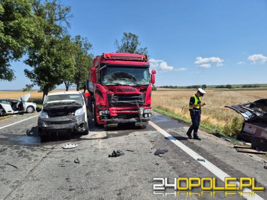 Wypadek na DK46. Siedem osóbrannych. Droga jest zablokowana. LPR w akcji