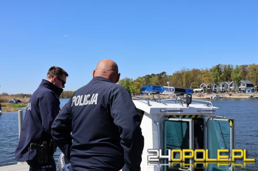 Nietrzeźwy kierowca i nietrzeźwy sternik zatrzymani przez policjantów sezonowego ogniwa wodnego