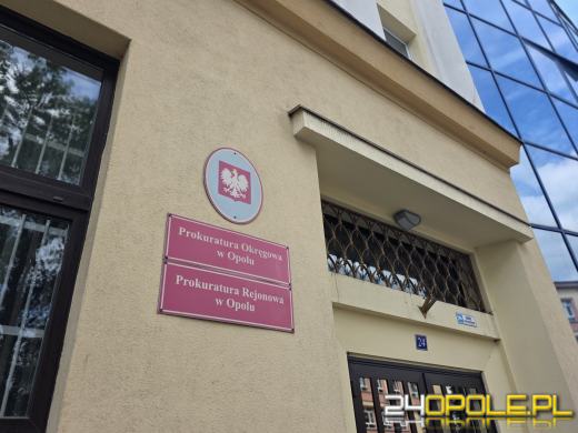 Rozbój z rozbitą butelką na ul. 1 Maja. 27-latek stanie przed sądem
