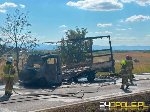 Ogień strawił busa z meblami na DK41. Trasa Nysa-Prudnik znów przejezdna