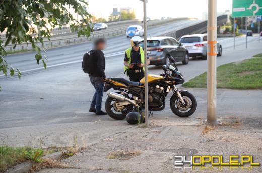 Upadek motocykla. Pasażerka została zabrana do szpitala