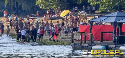 Ratownicy wyciągnęli mężczyznę z Jeziora Dużego. Ponad godzinę walczyli o jego życie