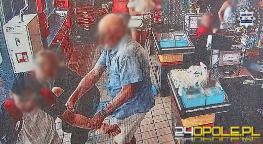 Ukradł kiełbasę i whisky. Na policjantów "czekał" pod żywopłotem