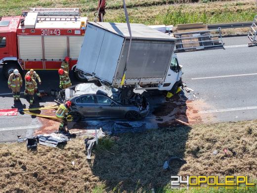 Ciężarówka najechała na samochody stojące w korku. Obwodnica Opola zablokowana