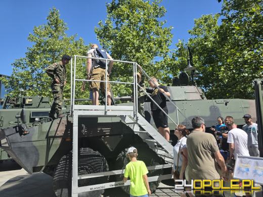 Święto Wojska Polskiego w Opolu. Uroczysty apel i wojskowy piknik