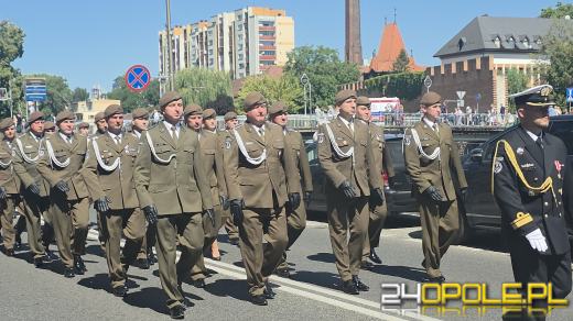 Święto Wojska Polskiego w Opolu. Uroczysty apel i wojskowy piknik