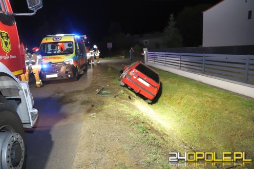 Skoda zakończyła jazdę w rowie. Kierowca na podwójnym gazie