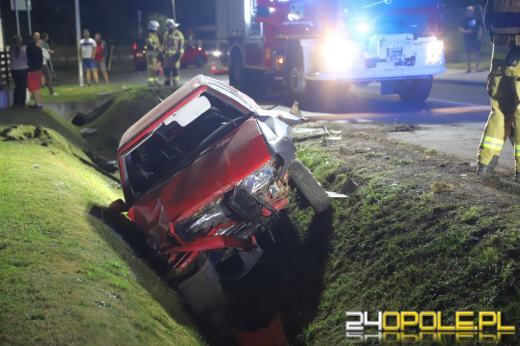 Skoda zakończyła jazdę w rowie. Kierowca na podwójnym gazie