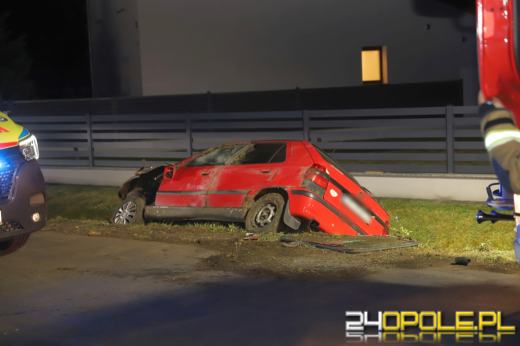Skoda zakończyła jazdę w rowie. Kierowca na podwójnym gazie